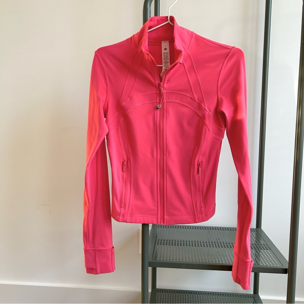 Lululemon Define Cropped Jacket in pink size 6